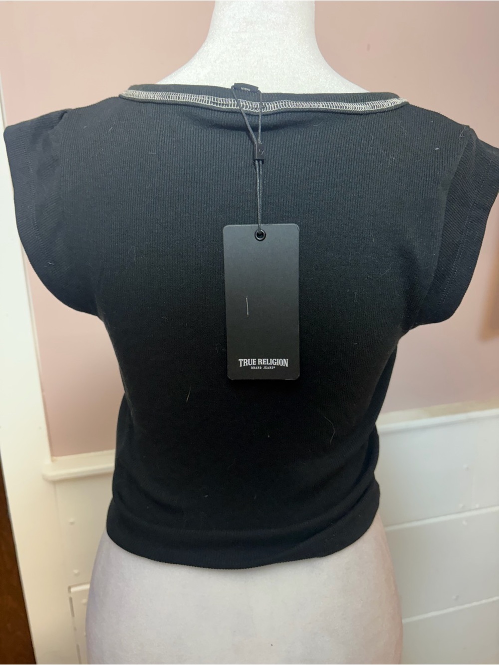 True Religion Horseshoe Cropped Notch Tee - Picture 6 of 7